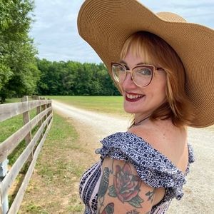 Meet your Posher, Caitlin